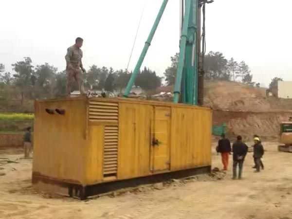 琼结如何判断水冷式机油散热器密封件是否需要更换?